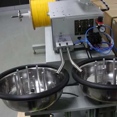 CLX-96 Machine automatique de découpe de câbles à fibre optique avec vitesse de 1,6-2,1 m/s pour câbles de patch de 0,9 mm-6 mm et interface tactile